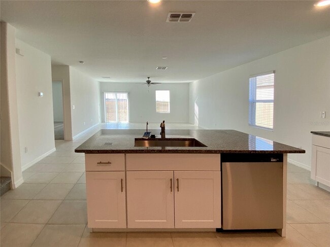 Foto del edificio - Stunning 5 Bed/2.5 Bath Home in Wesley Chapel with 2869 sq ft - Must See!