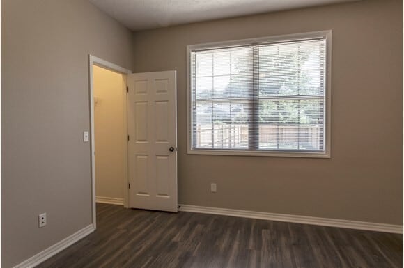 Building Photo - 3 Bedroom 3 Bath Home. Just blocks from th...