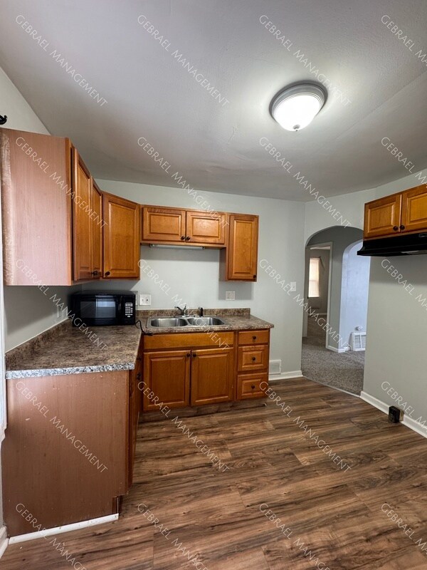 Building Photo - 821 Lincoln Ave