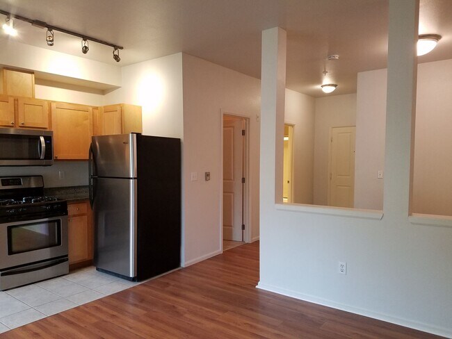 Foto del edificio - 0bd/1ba Sammamish Condo