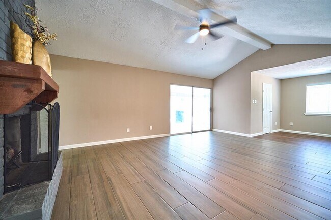 Foto del edificio - 11706 McLain Blvd
