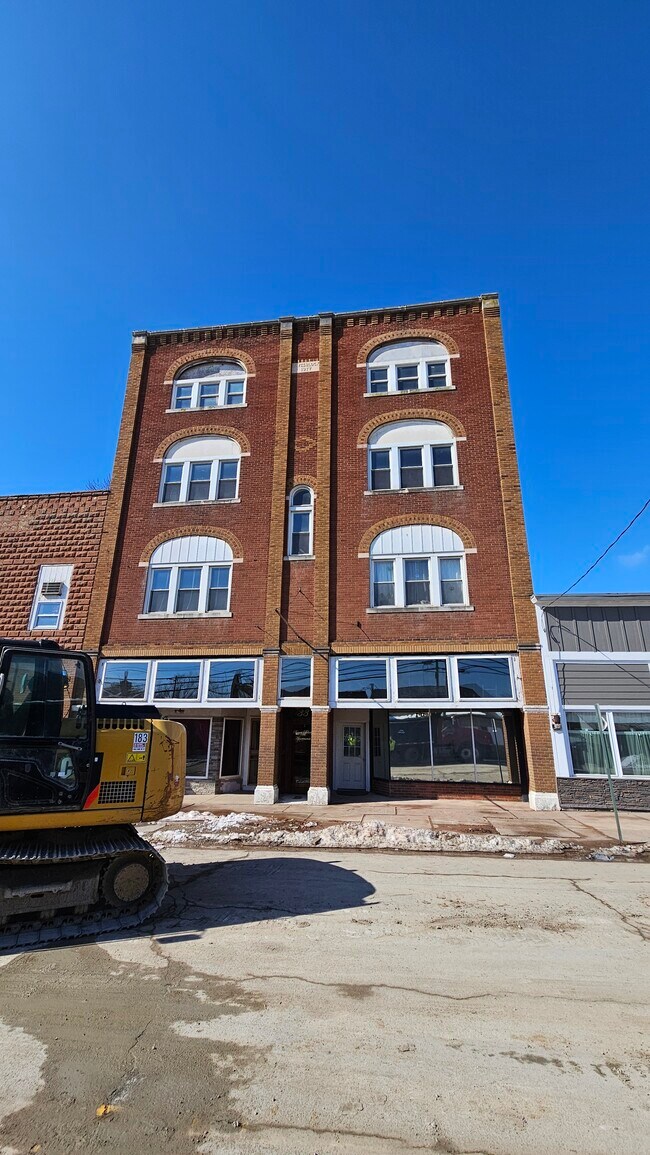 Building Photo - 33 N Main St