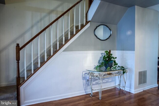 Building Photo - 8923 Harkate Way