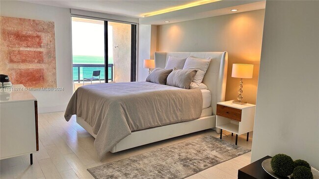 Foto del edificio - 2555 Collins Ave