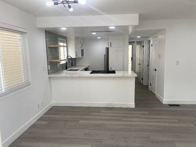 Building Photo - 213 Moonstone St