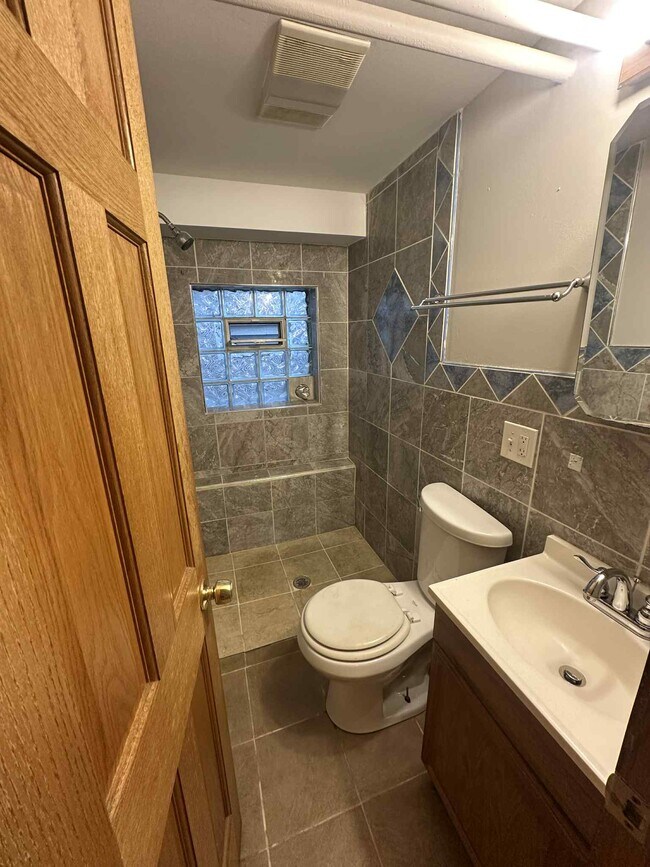 Foto del edificio - 3709 W Diversey Ave
