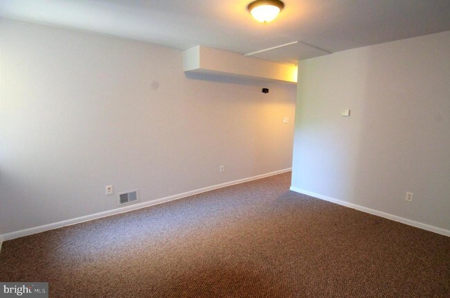 Building Photo - 225 E Lafayette Ave