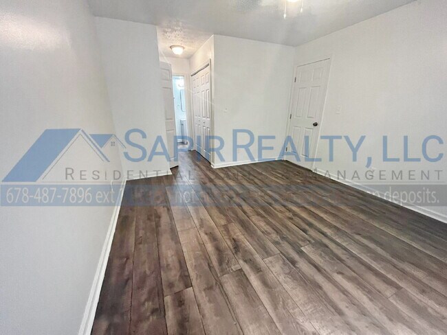 Foto del edificio - 5802 Trent Walk Dr