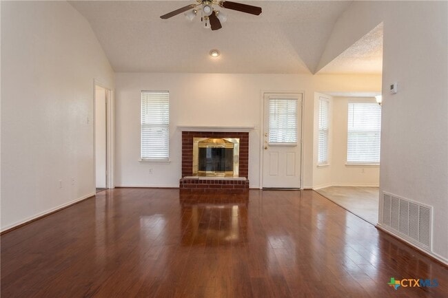 Foto del edificio - 3615 Coral Bay Ln