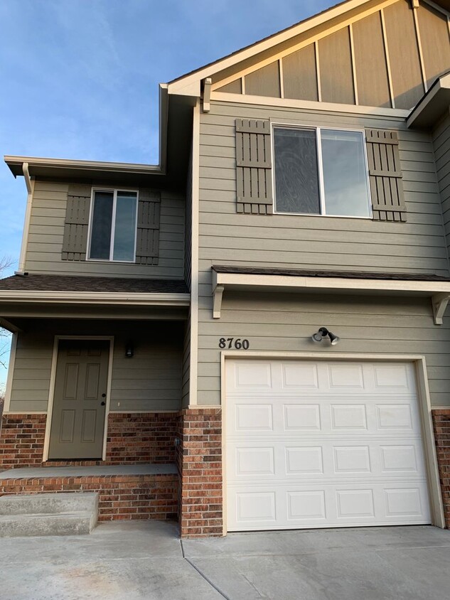 Foto principal - 8760 E Harry Ct