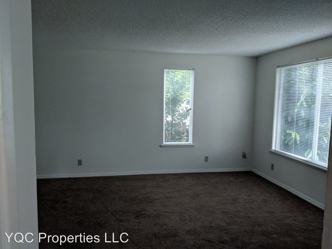 Building Photo - 608 R St