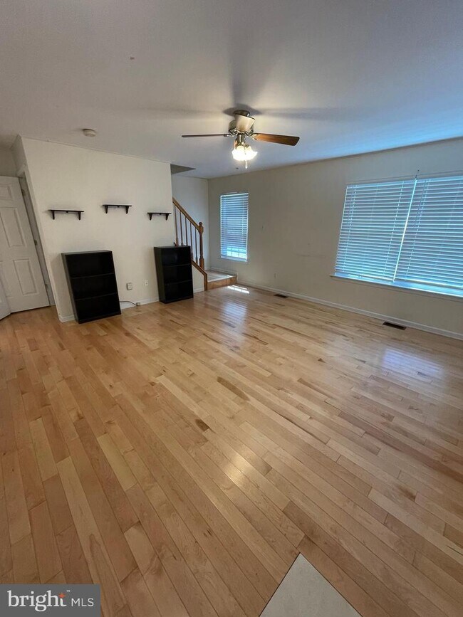 Building Photo - 3005 Creekside Ct