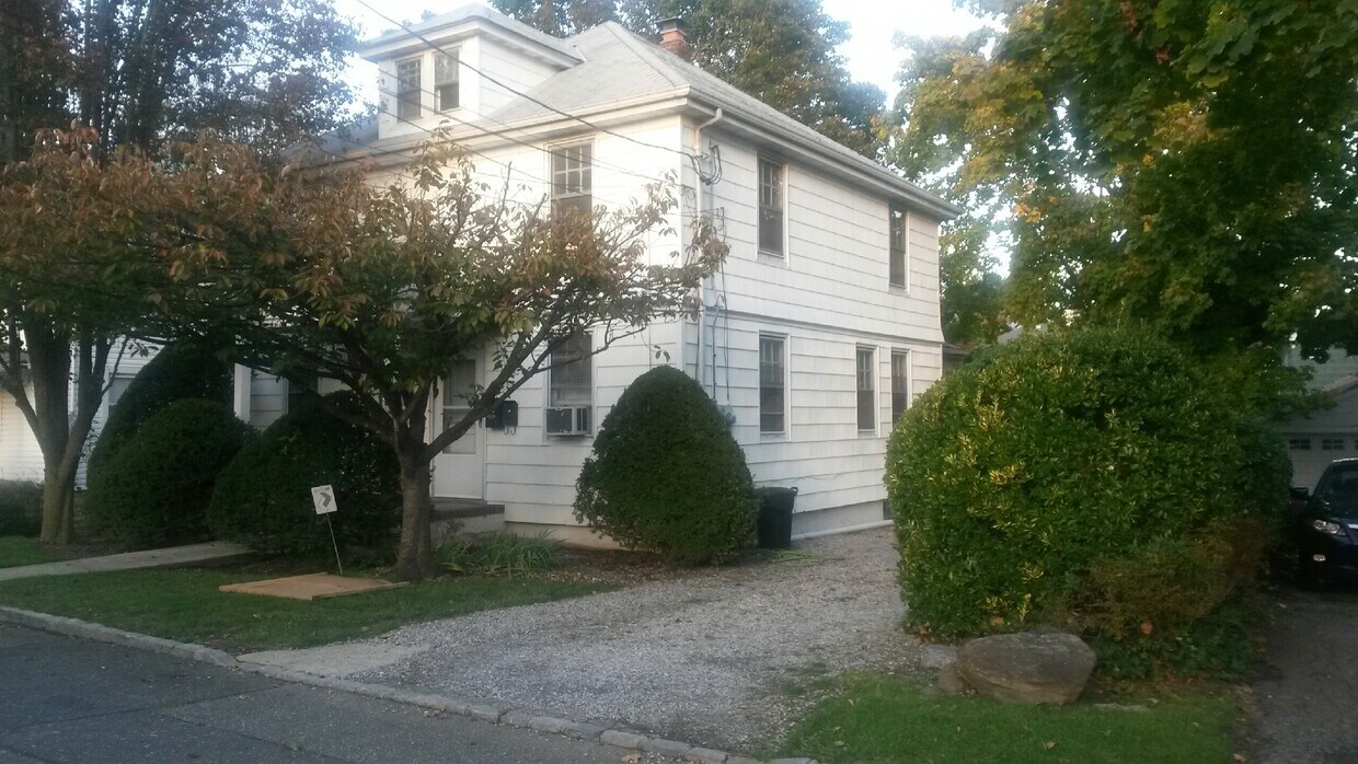 4 2nd St Unit 4A, Greenvale, NY 11548 Apartments in Greenvale, NY