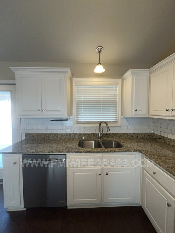 Building Photo - 229 Lace Dr
