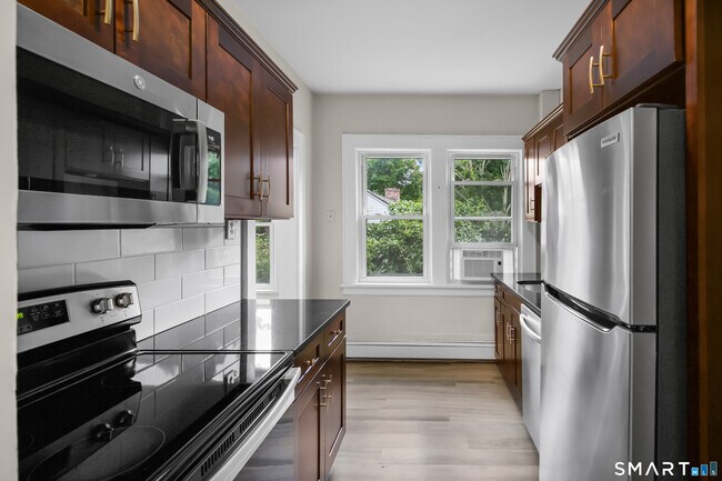 Foto del edificio - 19 Maple Ave N