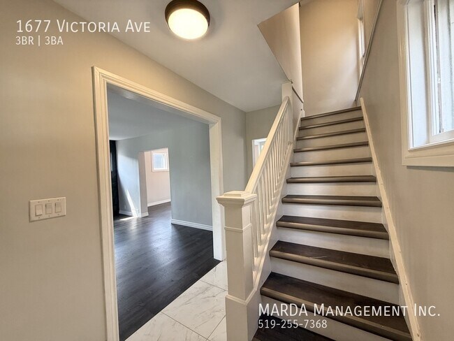 Photo du bâtiment - BEAUTIFUL 3 BED/ 2.5 BATH w/ POOL ON VICTORIA + UTILITIES!