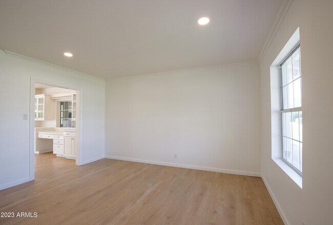 Building Photo - 6231 E Calle Del Paisano