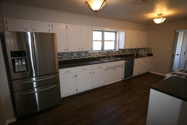 Kitchen - 2604 Mears Dr