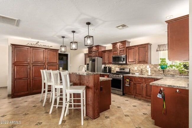 Foto del edificio - Exceptional 6-Bedroom Home with Private Pool Near ASU