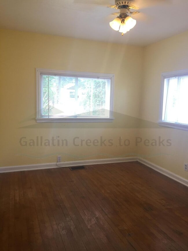 Building Photo - 2BD/1BA Rustic Home Near Campus
