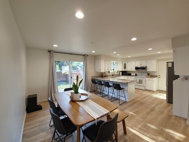Foto del edificio - 1320 N 600 W St