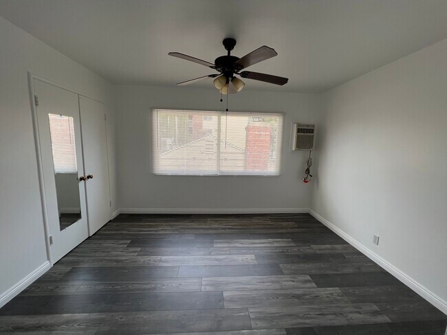 Foto del edificio - 14225 Riverside Dr