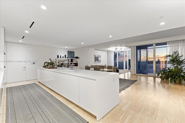 Building Photo - 9001 Collins Ave