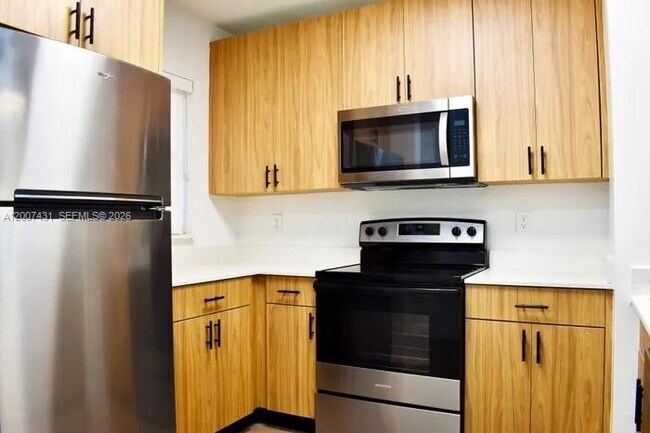 Foto del edificio - 4041 N Pine Island Rd