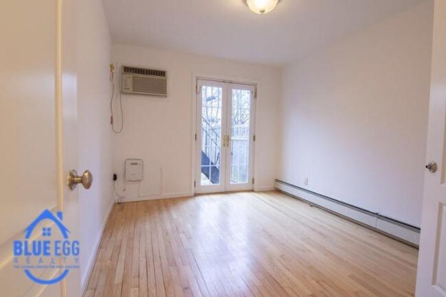 Building Photo - 3 bedroom in BELLEROSE NY 11426