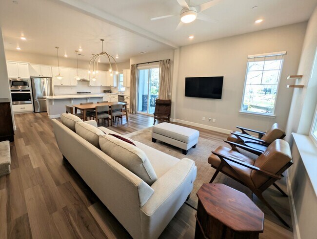 Foto del edificio - Pleasanton 4 Bed / 3 Bath, Top Rated Schools, Solar