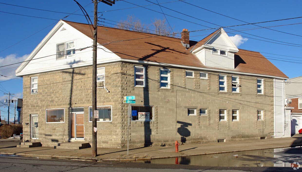 Primary Photo - 1381 10th Ave