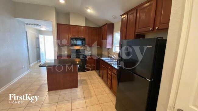 Foto del edificio - 9931 Fairlane Oaks Dr