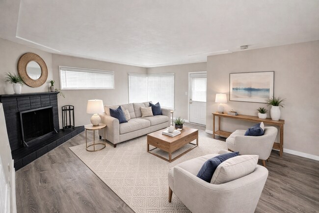 Foto del edificio - Renovated in 2023!! 4BD/2BA; Quick Walk to Campus (Lease out, pending signatures. Check back in a...