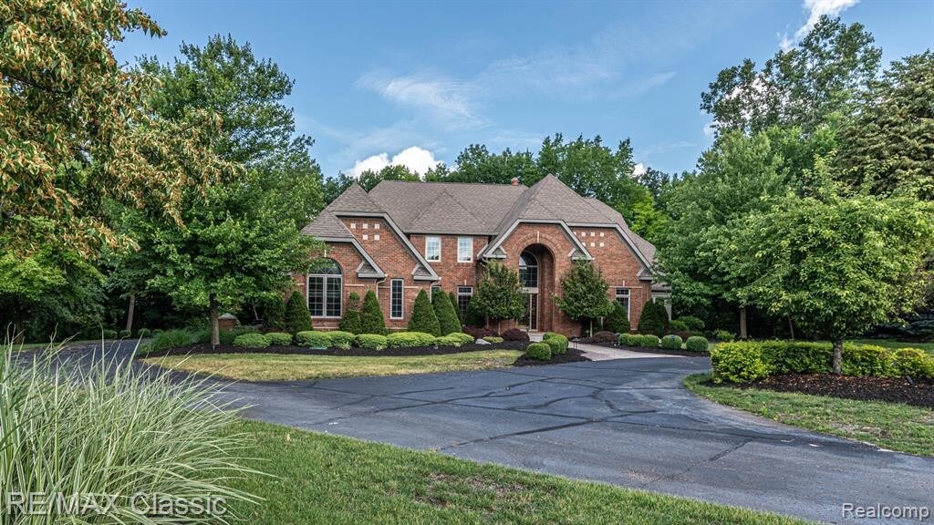 3062 Beach Lake Dr E, Milford, MI 48380 House Rental in Milford, MI