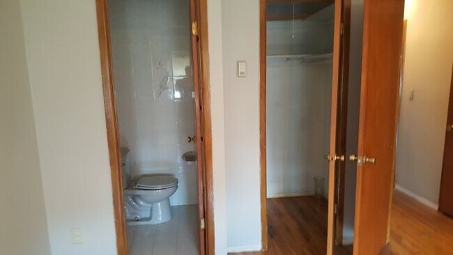 Foto del edificio - 6829 75th St