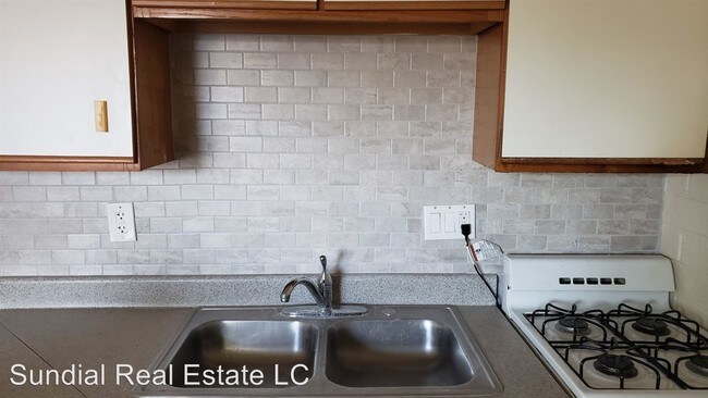 Building Photo - 1013 S Mariana St