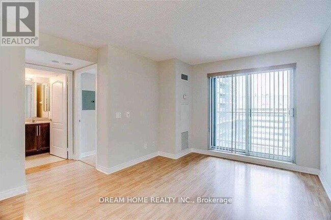 Building Photo - 60 Town Centre Court