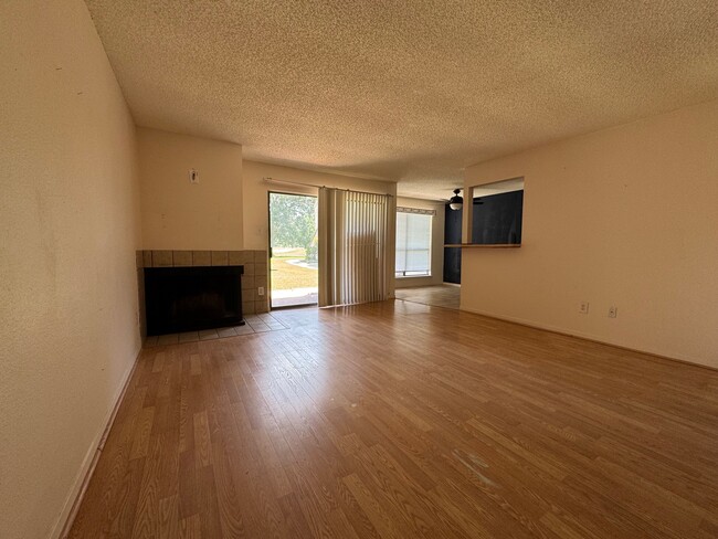 Foto del edificio - 8417 Sands Point Dr