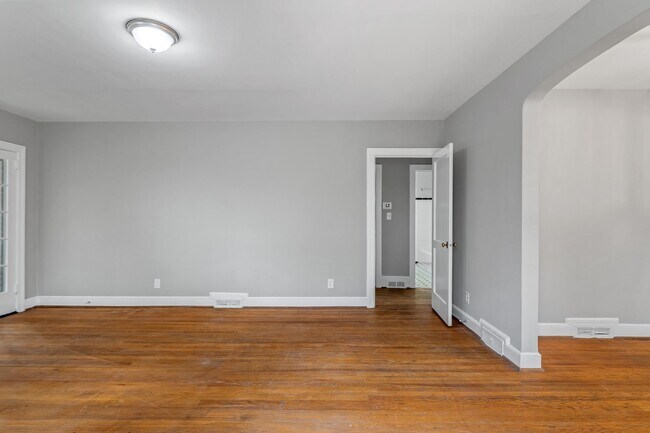 Building Photo - Brick home, Two Story, Hardwoods, 4 Bed Plus 2 Sun Rooms, DR, FP, Carport!.