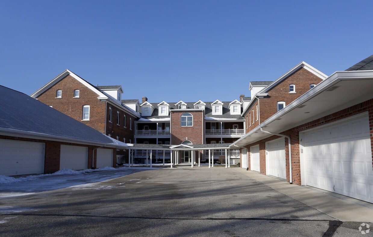 Building Photo - 5815 Lawton Loop East Dr