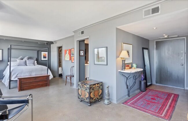 Building Photo - Downtown Tulsa High-Rise Living with Incredible Views and Utilities Included!