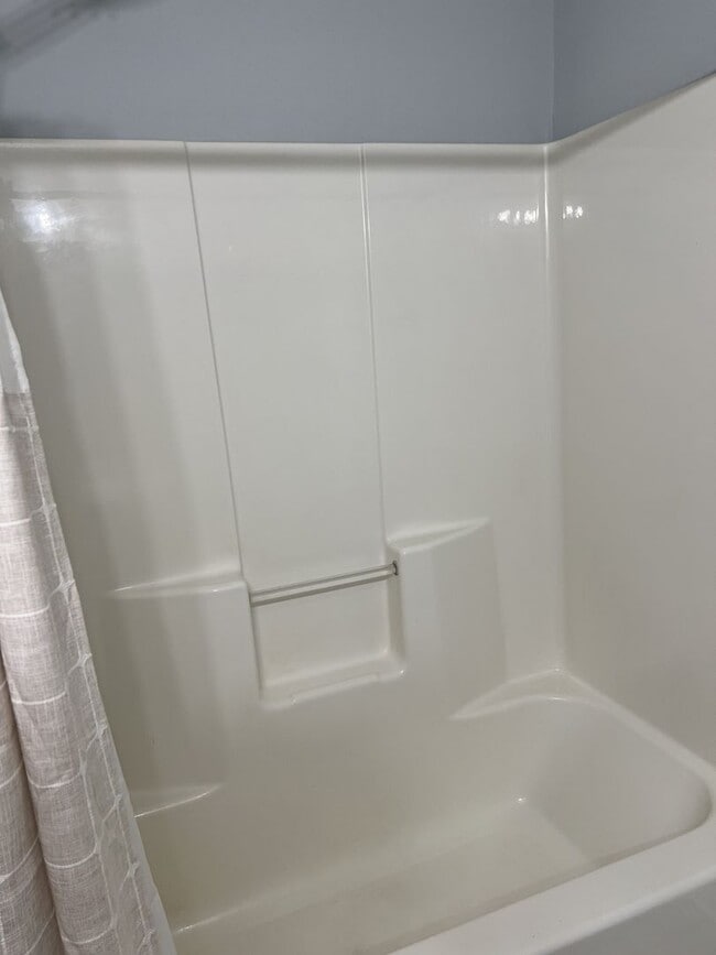 Building Photo - Spacious Townhome in Great Ballantyne location