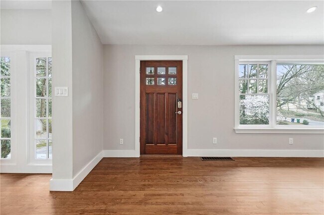 Building Photo - 2849 Ashford Rd NE