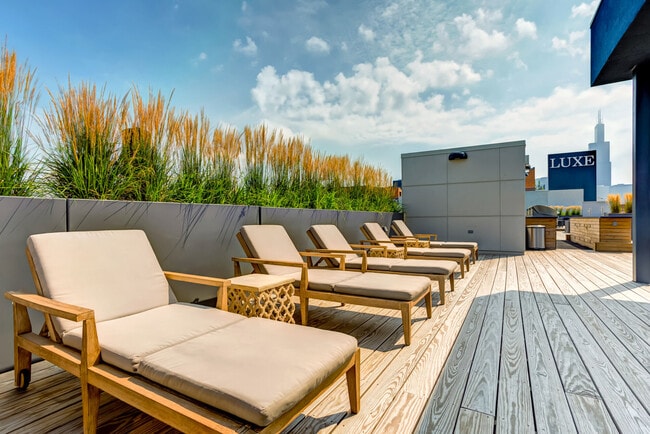 Building Photo - Luxe on Madison