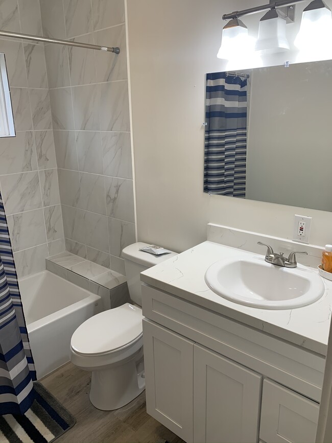 Foto del edificio - 4229 W 169th St