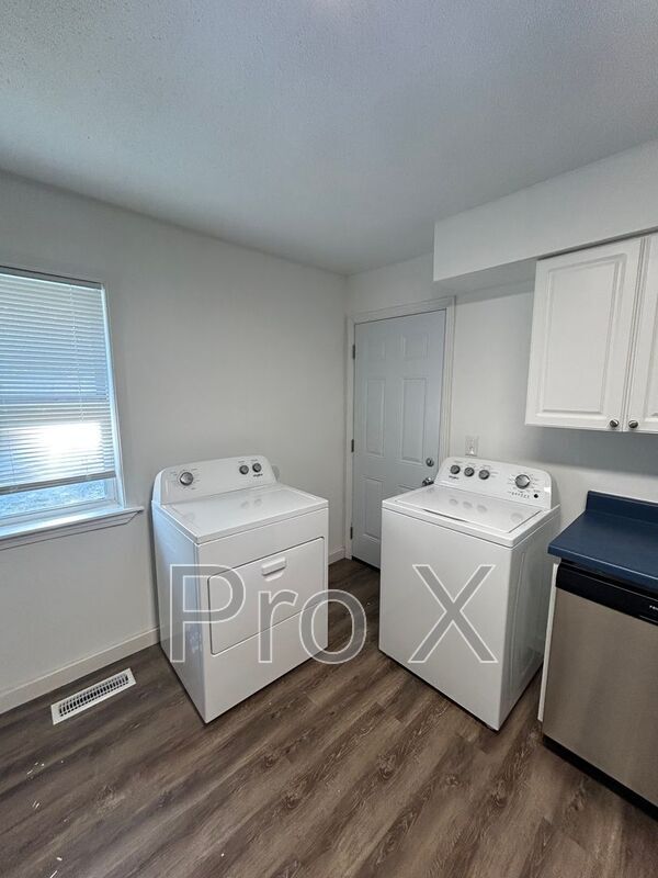 Foto del edificio - 1305 W New Hope Rd