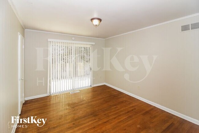 Building Photo - 3003 Dumbarton Rd