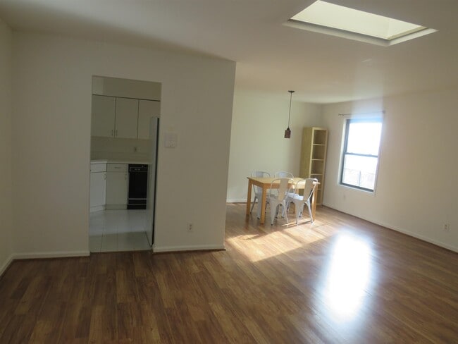 Foto del edificio - 22 69th St