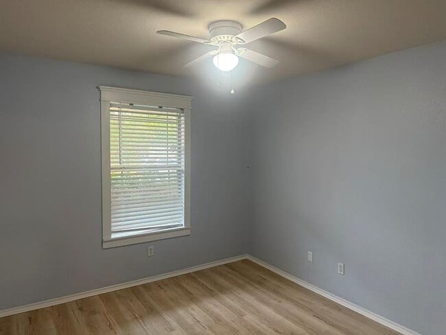 Building Photo - 207 Mesa Dr