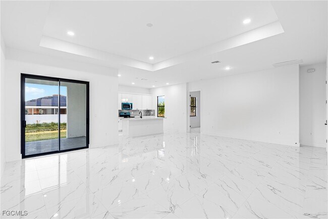 Foto del edificio - 2221 Tropicana Parkway W